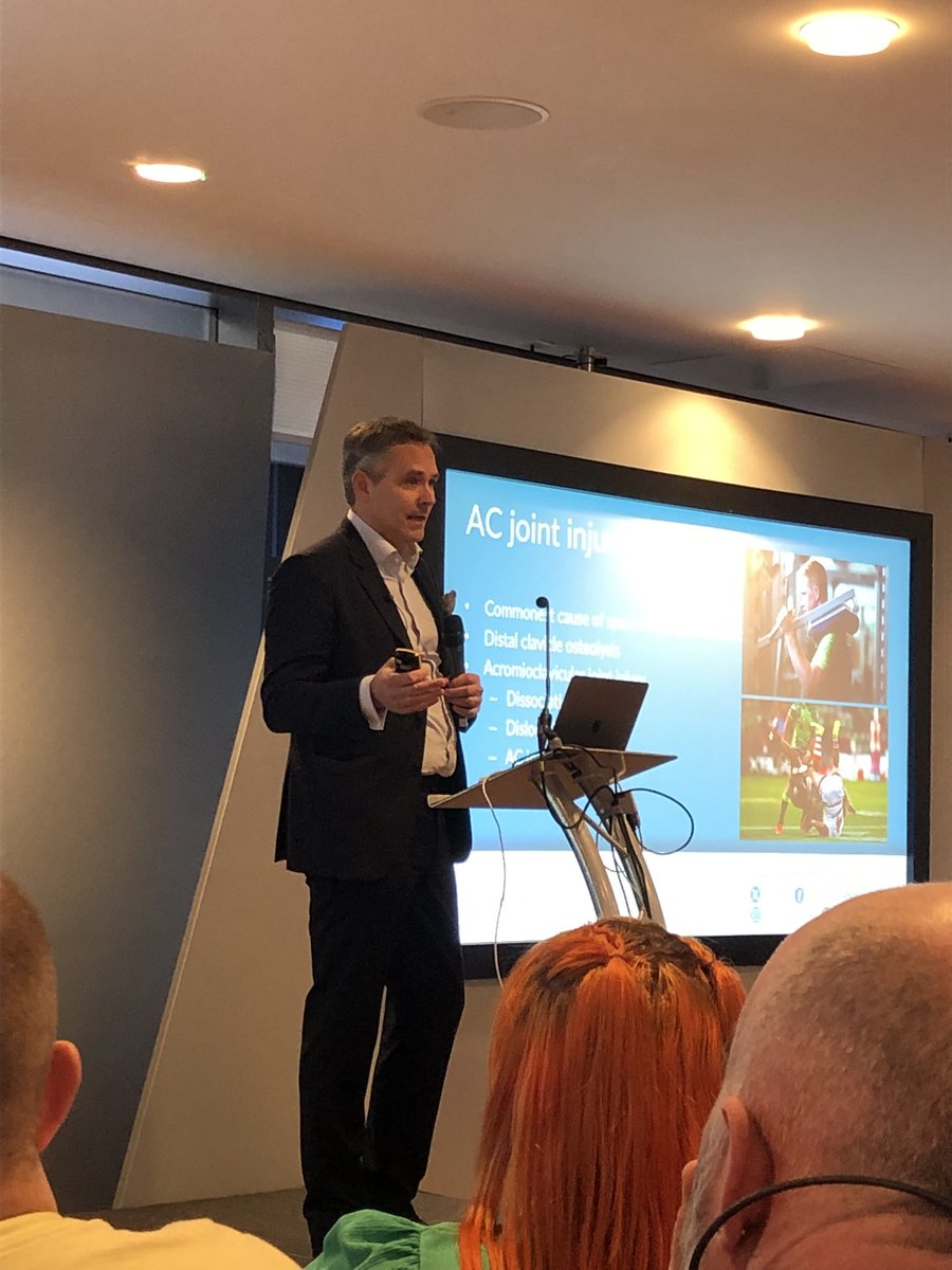 CarmichaelClini's tweet image. #OrthTeamSportsEvent2023 Such an interesting day. Empty stadium @Etihad_Stadium cos all the City fans have come inside to listen. #physio