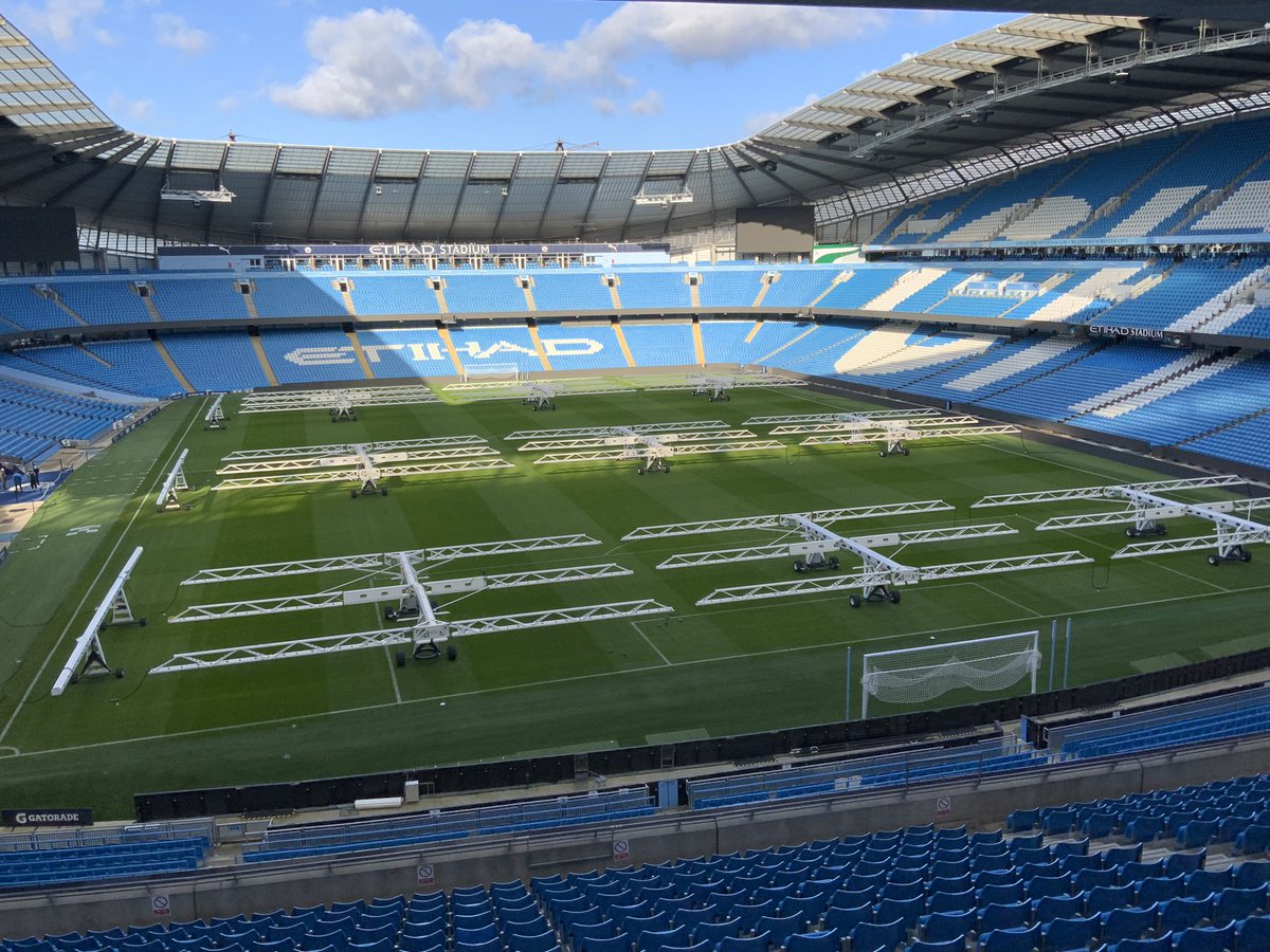 CarmichaelClini's tweet image. #OrthTeamSportsEvent2023 Such an interesting day. Empty stadium @Etihad_Stadium cos all the City fans have come inside to listen. #physio