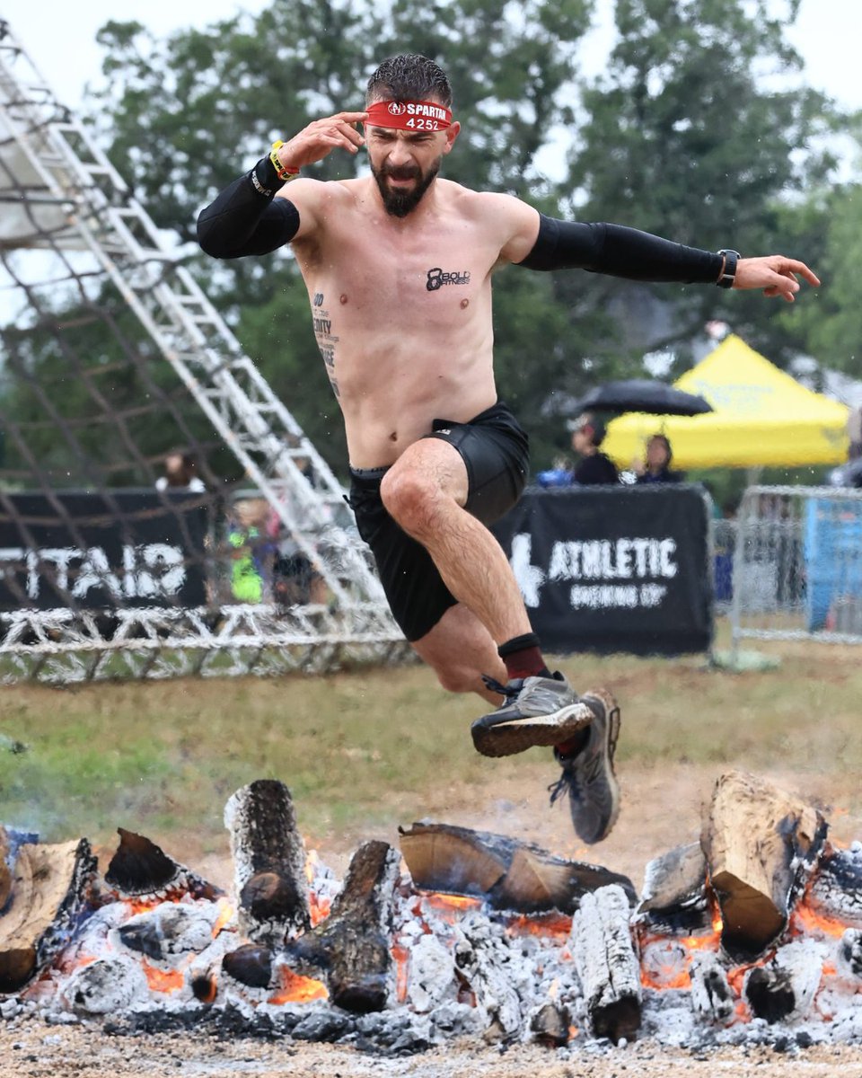 NeilK_OCR's tweet photo. 🔥 FIRE JUMP FRIDAY 🔥

Cue the ACTION POSE!!! 😆 😂 https://t.co/N62WMUlBpm