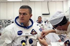 Astronaut Frank Borman, who grew up in Tucson and commanded the first Apollo mission to orbit the moon, has died. Cartwright honored this hero by opening Frank Borman Elementary School in 1968. R. I. P. Mr. Borman and thank you for your service. #oneteamunafamilia