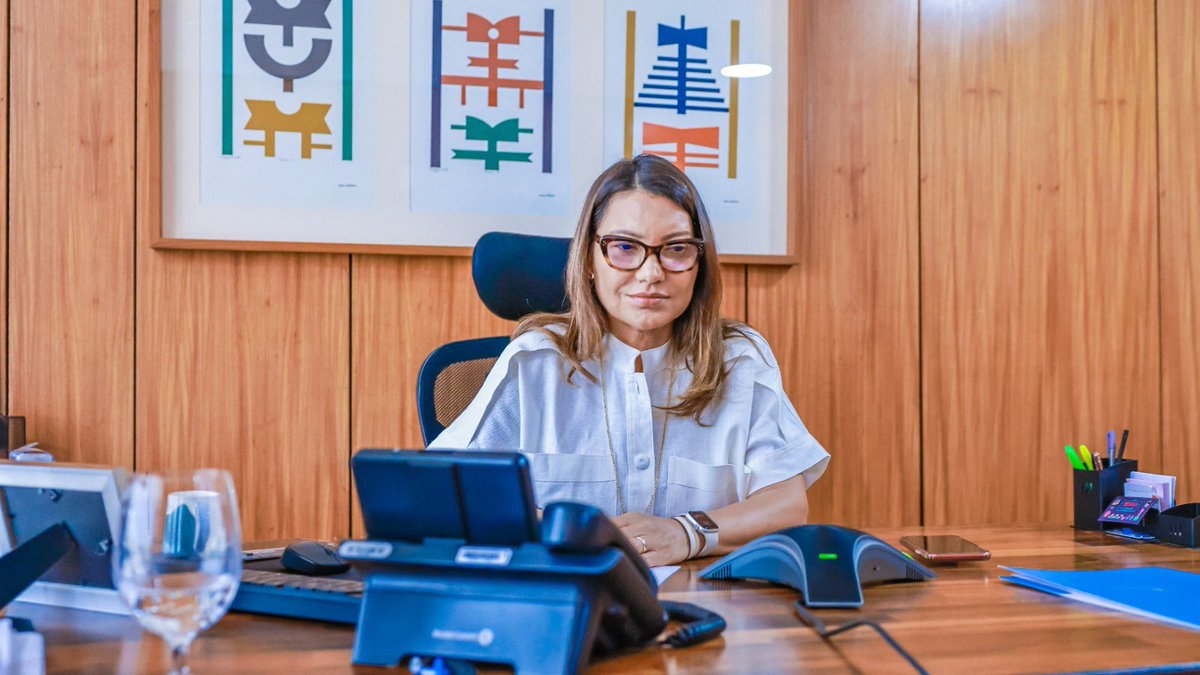 Conversei agora de manhã com a primeira-dama da Turquia, Sra. Emine Erdoğan, de quem recebi o convite para me juntar a ela e outras cônjuges de Chefes de Estado de diferentes partes do mundo no manifesto “Unidos pela Paz na Palestina”, que ocorrerá no próximo dia 15 na Turquia.