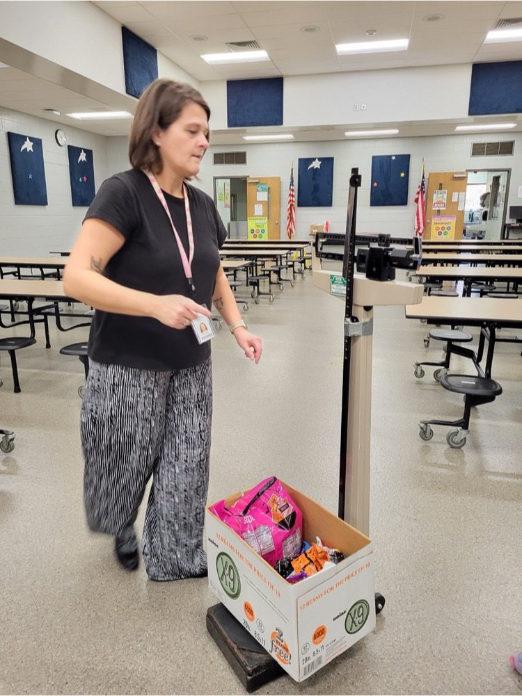 Concord_ES's tweet photo. Over 200 pounds of candy was collected for the Hugs Project!
Special thank you to our very own para Mrs. West, along with Mrs.Velie and Mrs. Prahl. Thank you to all those who donated. #LeadonEastSide https://t.co/BxbDAIxyg8