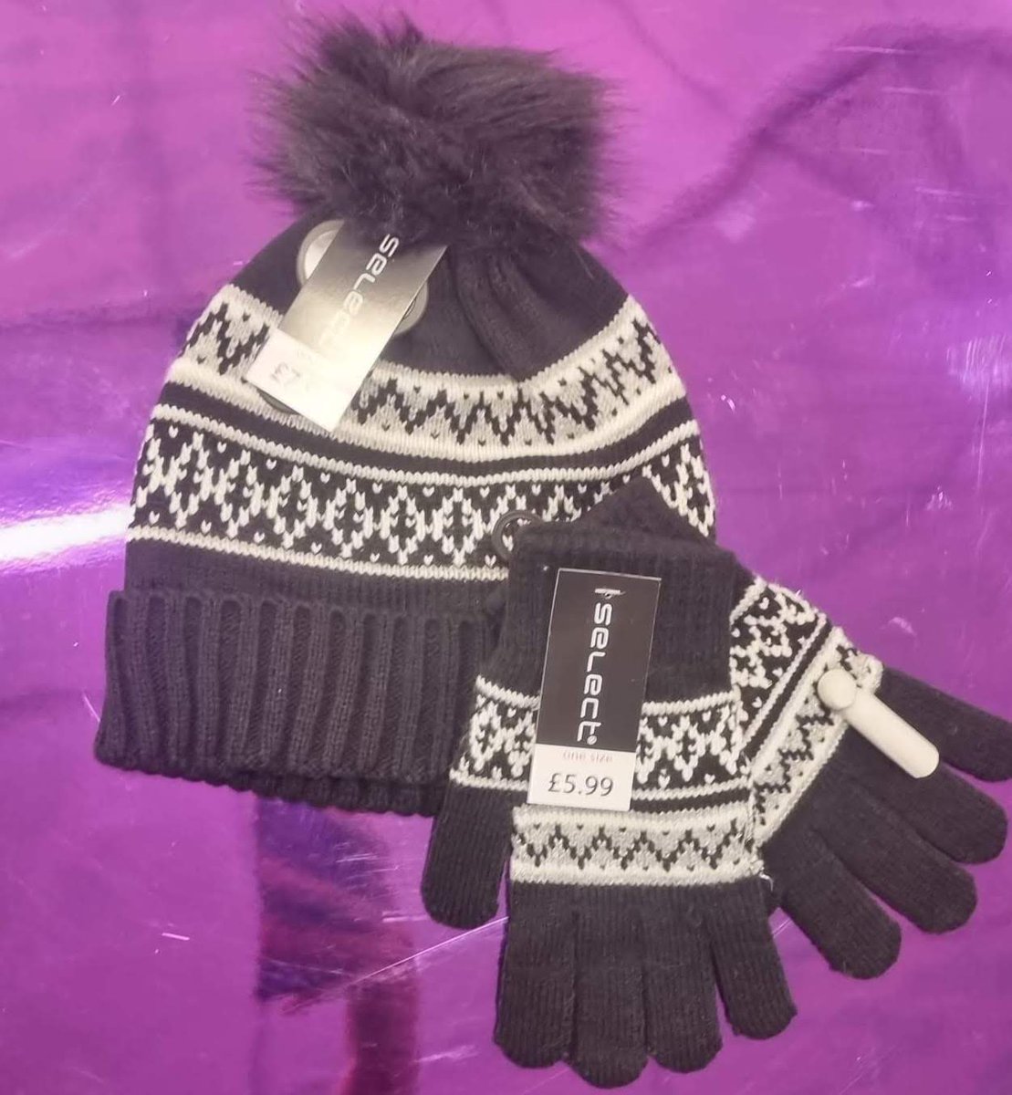 AlhambraCentre's tweet image. Wrap up warm and fall in love with @selectfashion's Winter Collection 🍂❄️

Find your perfect coat, hat, scarf and glove combo today! 🧣🧤

#SlayInSelect #SelectStyle #WinterFashion #WinterStyle