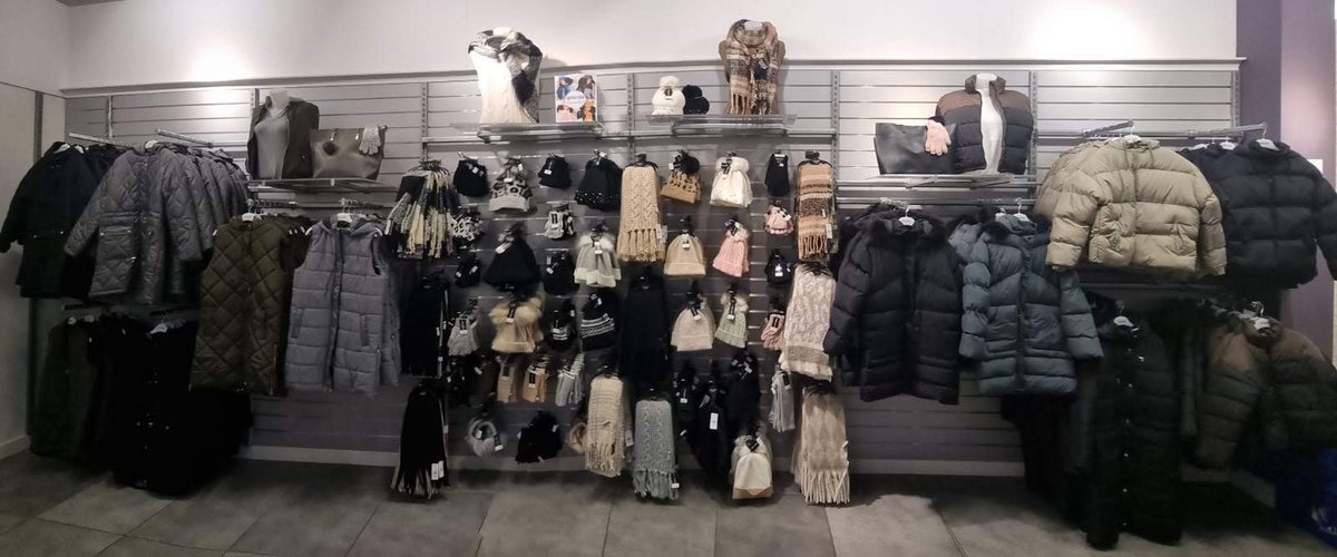 AlhambraCentre's tweet image. Wrap up warm and fall in love with @selectfashion's Winter Collection 🍂❄️

Find your perfect coat, hat, scarf and glove combo today! 🧣🧤

#SlayInSelect #SelectStyle #WinterFashion #WinterStyle