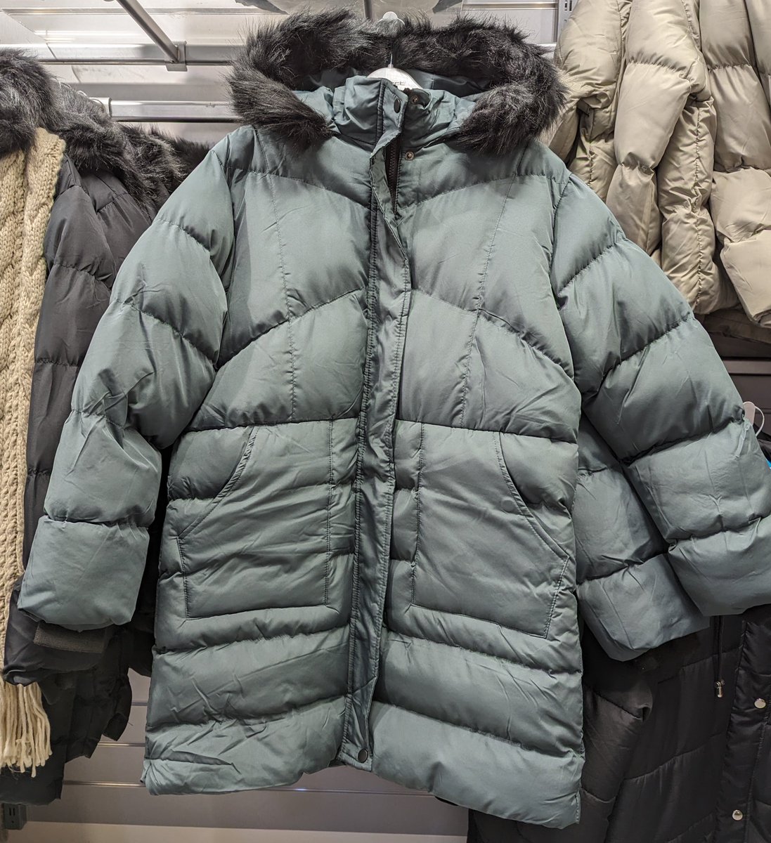 AlhambraCentre's tweet image. Wrap up warm and fall in love with @selectfashion's Winter Collection 🍂❄️

Find your perfect coat, hat, scarf and glove combo today! 🧣🧤

#SlayInSelect #SelectStyle #WinterFashion #WinterStyle