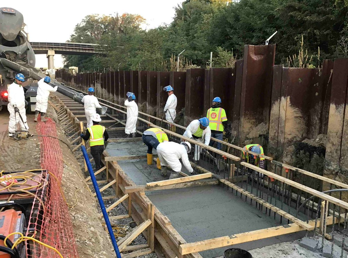 PurpleLineMD's tweet photo. Concrete placement is underway in @MontgomeryCoMd, with crews working on the cast-in-place (CIP) concrete walls southeast of the Talbot Ave bridge. #purplelineprogress https://t.co/NorSWElRBM