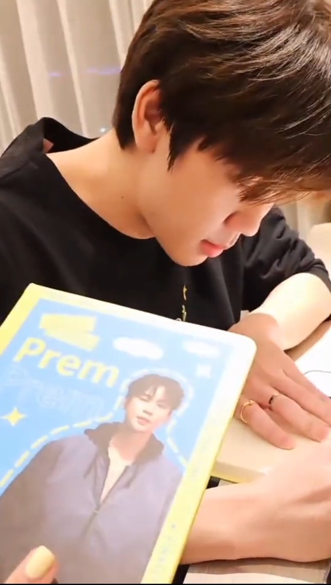 yotsuba0487's tweet photo. ใครตาดีดูหน่อยค่ะ อันนี้แหวนวงไหนคะ
🥹
#prem_space #PREM1STFANCONINCHINA https://t.co/iA5izKUuuo