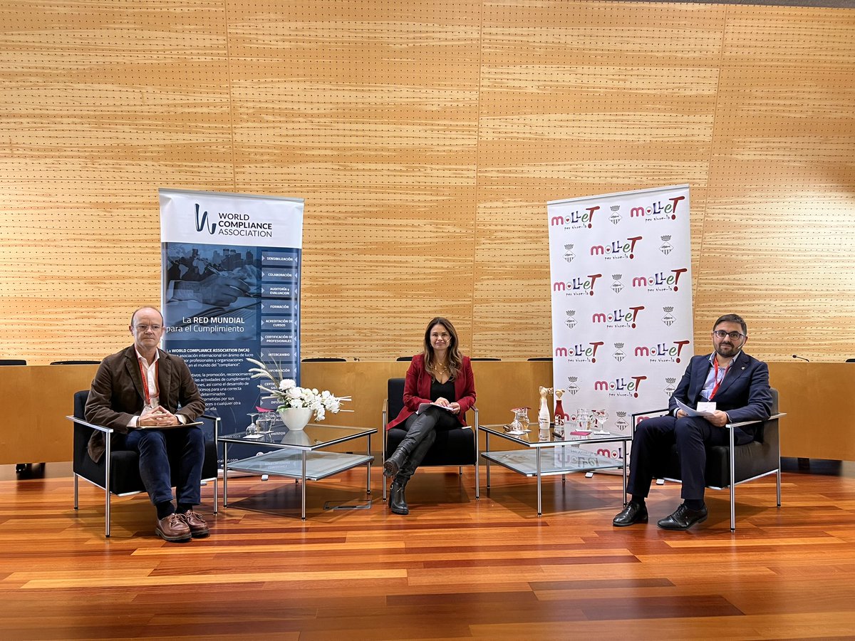 mccamposacunha's tweet photo. @ajmollet @lauradavara @intedya Comienza la sesión de tarde del V Congreso de #ComplianceSP en @ajmollet con la @worldcompl una mesa moderada por @ErikaTorregrosa analizando el papel de las #AIPI, @Simonregov expone las funciones y evolución del #ConsellodeContas de Galicia y Óscar Roca de la @antifraucat https://t.co/PU5wlecPEu