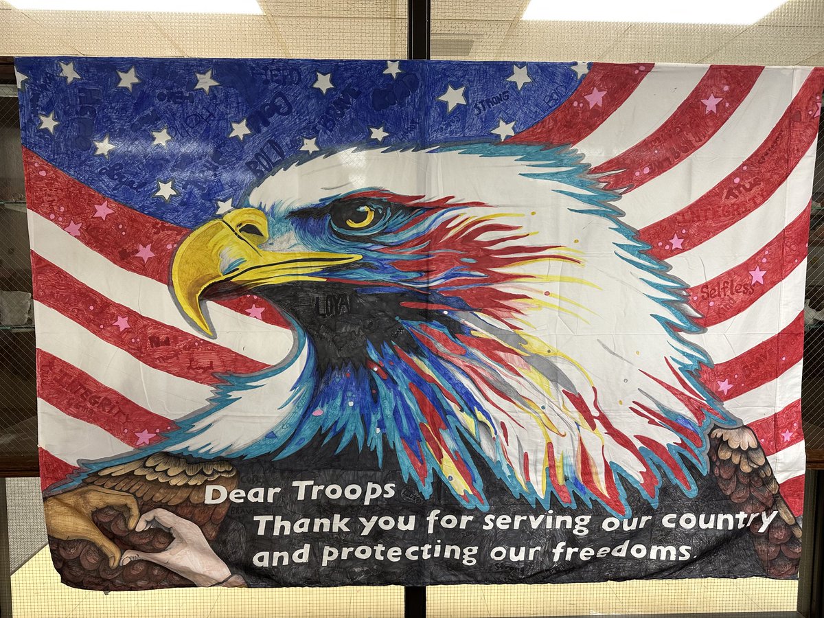 prairied203's tweet photo. Amazing job on our annual Veterans Day banner by Mrs Anderson and our Student Council. Thank you for your hard work to honor our Veterans. #AmazingThingsHappenHere #Elevate203. https://t.co/dHL2GIeYn4