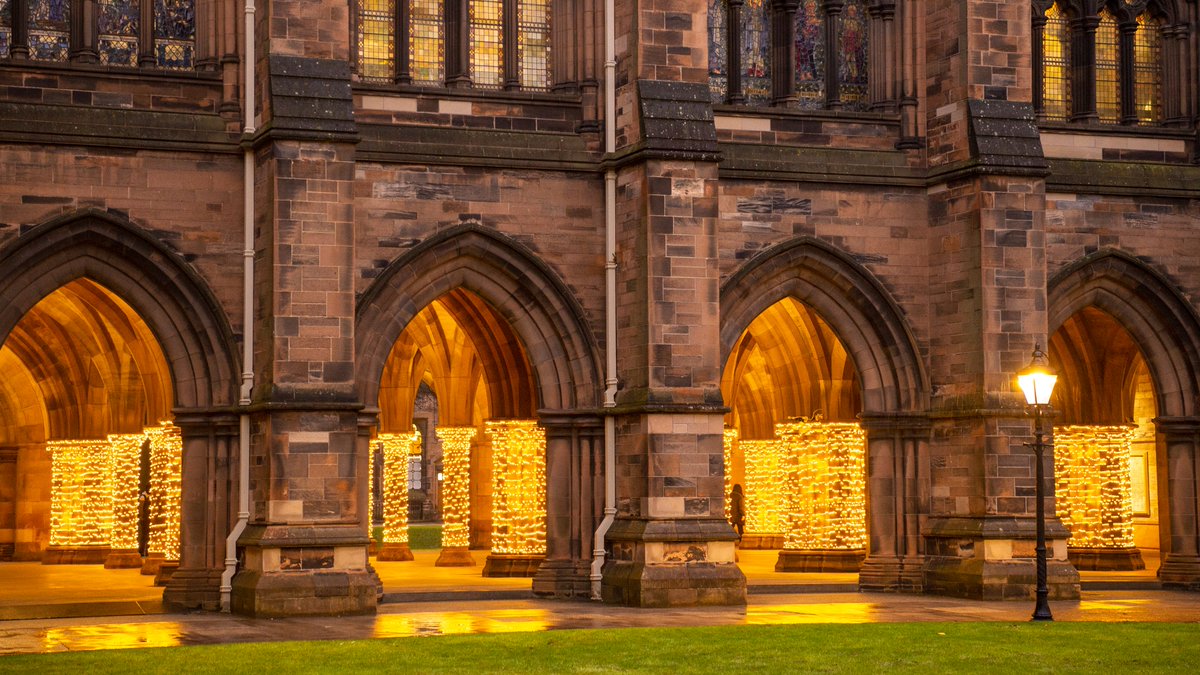 Happy #Diwali to all our students, colleagues, alumni & friends who are celebrating!🕯 #Diwali2023 #FestivalOfLights #TeamUofG