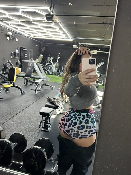 This seems inappropriate but it&rsquo;s just shorts 👻 https://t.co/Eu5Jhv4kaG