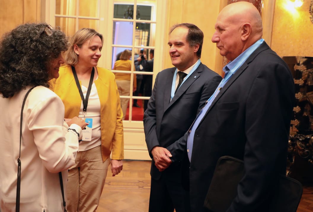 La delegación de #Cuba🇨🇺 desplegó intenso activismo y sostuvo encuentros con representantes de <a href="/onuhabitat/">ONU HABITAT América Latina y El Caribe</a>🇺🇳, de <a href="/cepal_onu/">CEPAL</a>🇺🇳 y de las delegaciones nacionales, incluyendo al anfitrión, el Ministro de Desarrollo Territorial y Hábitat de #Argentina🇦🇷 Santiago Magiotti