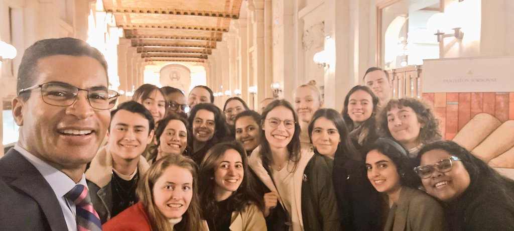 RichardAlbert's tweet photo. 🇫🇷 Meet the newest experts in the law &amp; politics of constitutional reform: my truly outstanding master's students @AssasParis @CDPCAssasUniv. 📸 🤩 🙏🏽 https://t.co/1yzcwszDTj