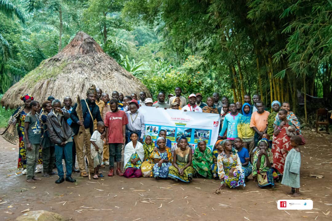 RfiRdc's tweet photo. Les peuples #autochtones , #PYGMEES, de la ville de #BENI ont été sensibilisés sur les enjeux #électoraux , la notion du #vote #utile et la participation des #minorités aux instances de prises des décisions. Projet #UchaguziBora avec l’appui @Allemagne_RDC. https://t.co/NxuIPvx77E