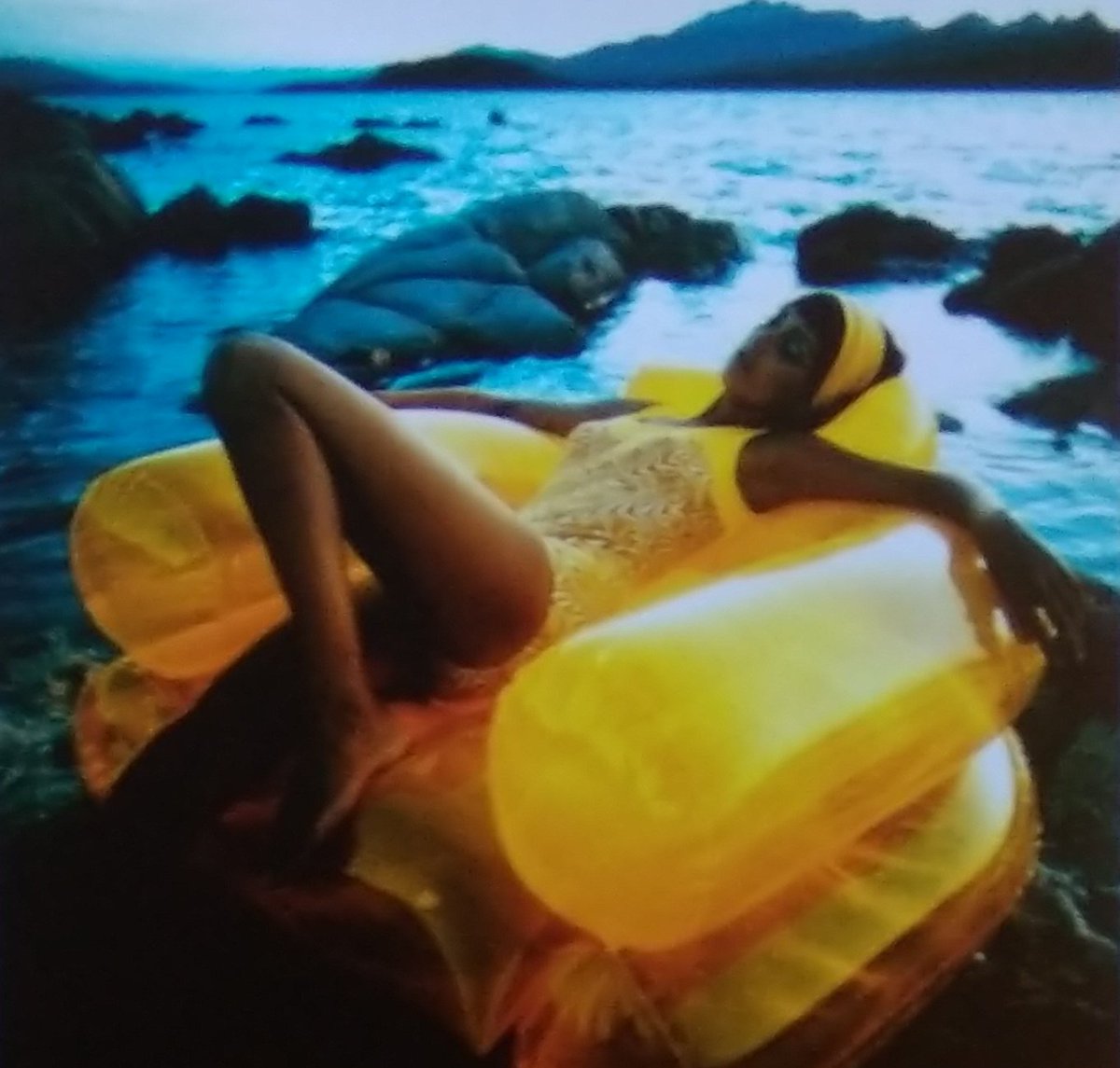 The end of a wonderful #futuretalks023. Thought provoking conversations, mind blowing techniques, re-situating conservation processes in community not materiality, and sponges. Thanks so much to everyone involved. I'm off to contemplate while posing precariously on a Blow chair