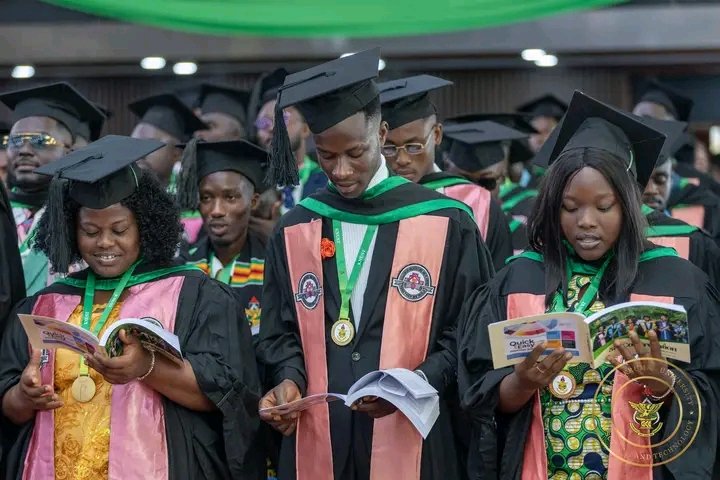 CampusNetGH's tweet photo. From the 1,577 students who graduated from the College of Arts and Built Environment, 243 students obtained First Class Honors 🥇, 973 earned Second Class Upper 🥈, 350 secured Second Class Lower 🥉, and 11 completed their studies with a Pass.

 #CampusNetGH🇬🇭 #KNUSTGraduation https://t.co/oLvtrwP7o8