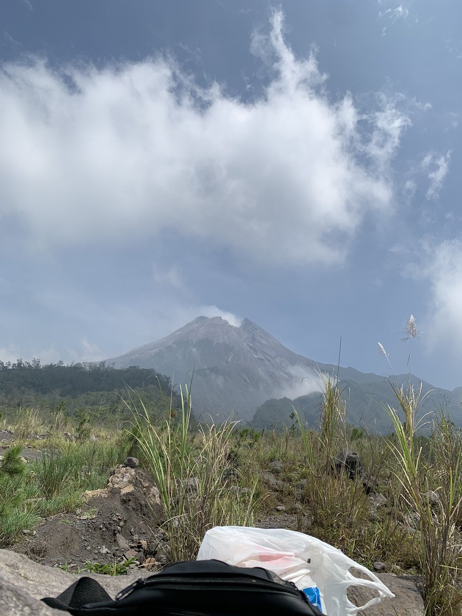 Raniiikusumaaa's tweet photo. Wisata dengan View terbaik Merapi ya hanya di bunker Kaliadem #viewmerapi #bunkerkaliadem #merapi #hiling #wisatajogja https://t.co/oav74TXnqN