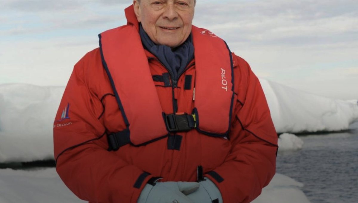 La #France va construire un navire scientifique pour naviguer dans les mers polaires.
Il sera baptisé le #MichelRocard 
L'ancien Premier ministre socialiste a été le premier ambassadeur des pôles.

#climat #poles #antarctique