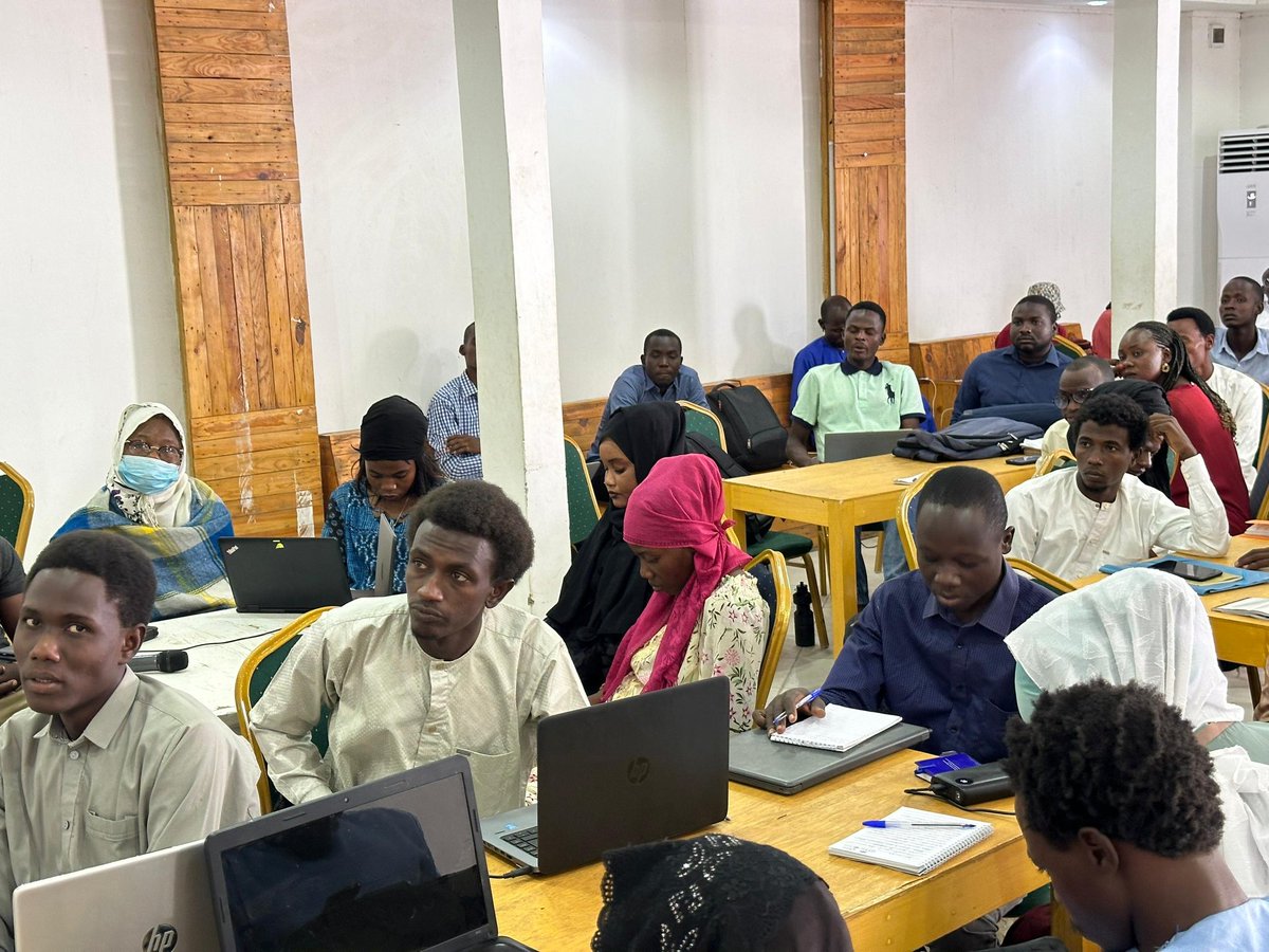 NovNumerique's tweet photo. Retour en images 📸 sur l'atelier pratique : Comment utiliser l'intelligence artificielle pour optimiser la production d'un billet 📑 de blog. Merci aux différents intervenants du jour pour leur partage d'expérience.
#NN9 #BlogCamp235 https://t.co/y0tZdHaIAn