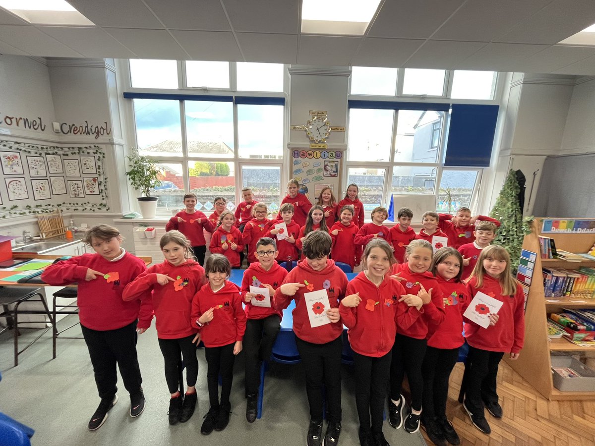 cnedd_bl6's tweet photo. Dydd y Cofio. Remembrance Day. 

Diolch am eich dewrder. Thank you for your bravery. https://t.co/Ccs3yFSs8I