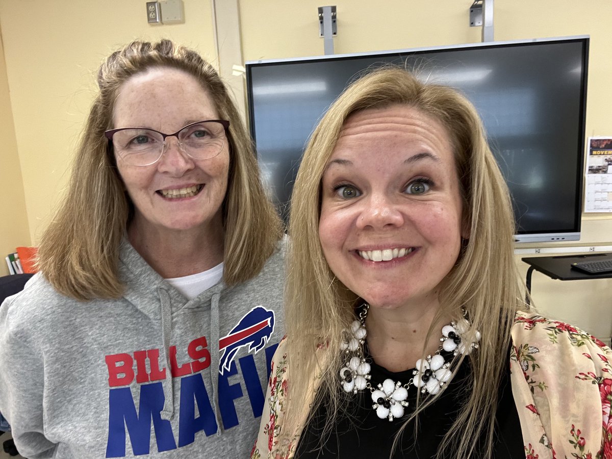 hosiermadehandy's tweet image. Having a great day of professional development at HFL HS today. Thank you, ⁦@HollySidebottom⁩ #wearehfl