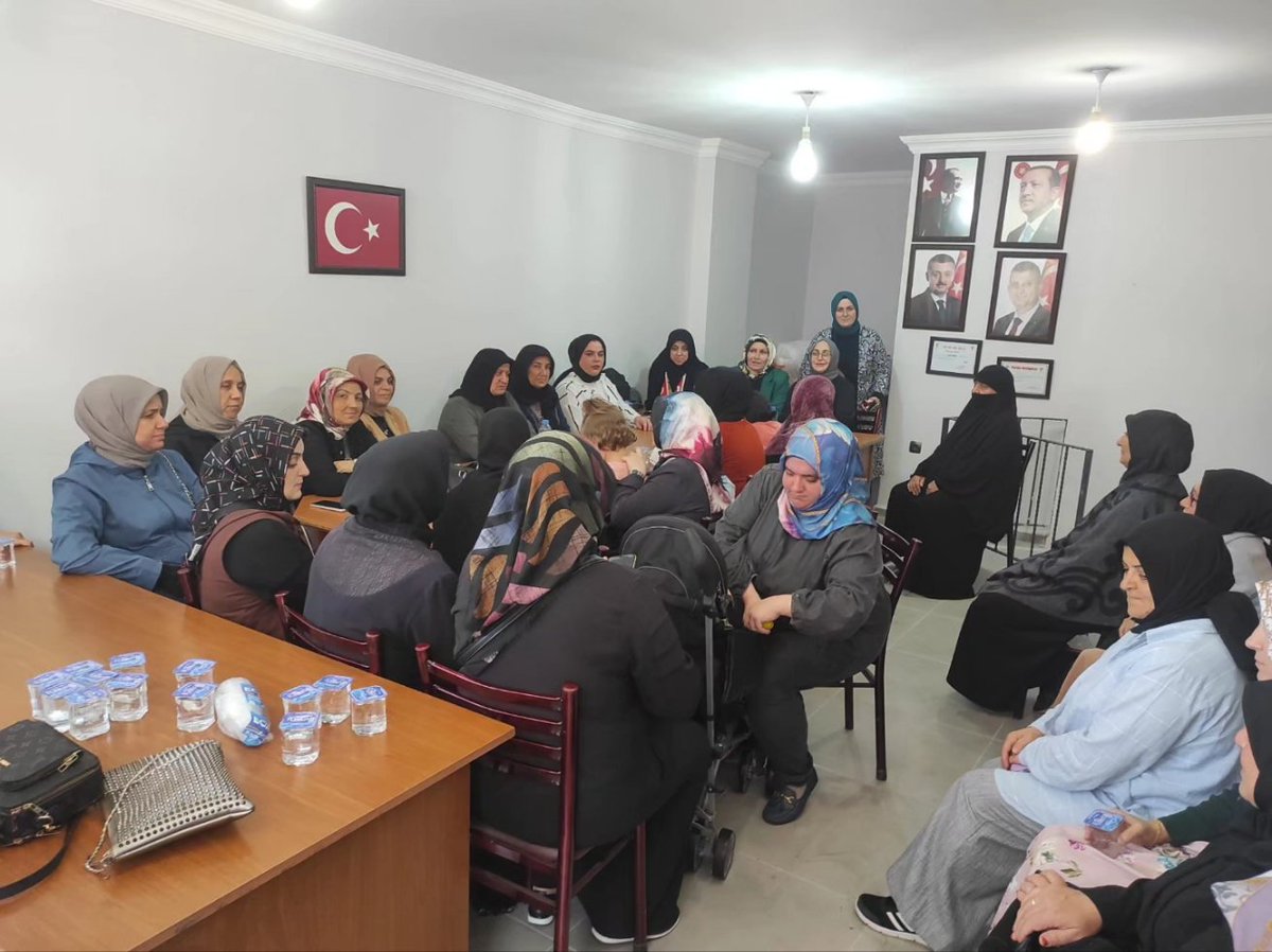 📍Çiftlik Mahallesi 
Başkanımız Sayın Saime Yelken ve İlçe yöneticilerimiz ile birlikte Çiftlik Mahallesi 'nde kıymetli hanımlarla biraraya geldik. 💡🇹🇷
#akkadingolcukk 
#akkadinkocaeli