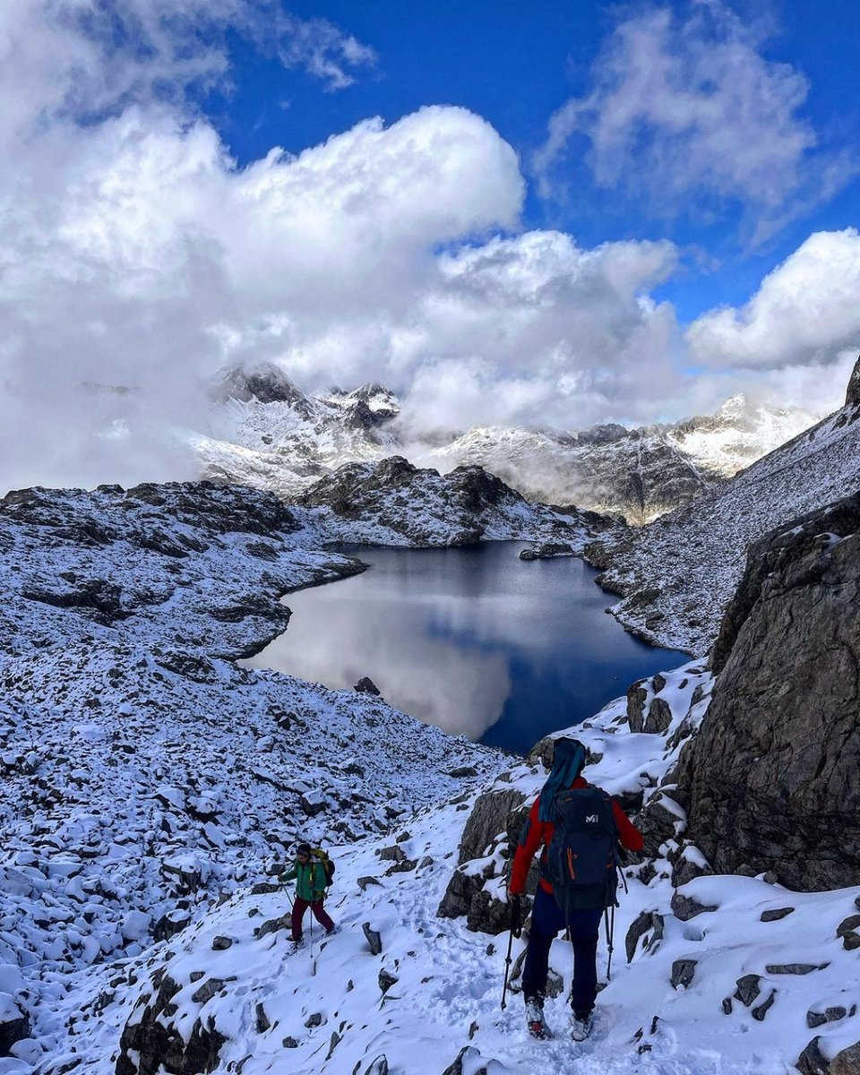 Primeras nieves. . . ❄️🌨️
•
•
📸: Gracias a helen_to_hell 
•
•
•
#CasaBiescas
#Pirineos #Pyrenees
#RinconesDelPirineo #RuralTop 
#pirineosadventures #pirineoaragones #pirineosadventures #peñaxuans #bañospanticosa #pirineodehuesca #naturephotography #mountains #mountainlovers