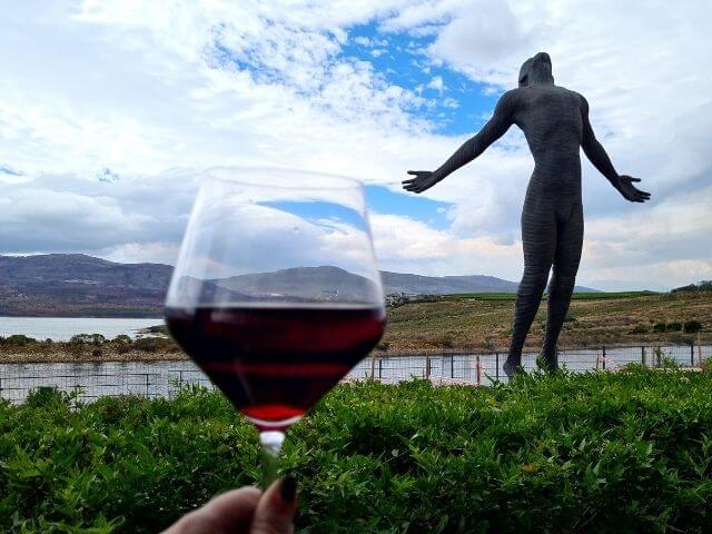 BenguelaCove's tweet photo. Perfect weather for savoring the spectacular views at our wine estate! Join us outdoors and indulge in the finest wines amidst breathtaking scenery. Cheers to nature's beauty and exceptional wines! 🌞🍷 🥂 

#WineWithAView #winelovers #explore #beauty #nature https://t.co/i5hxHwkP8o