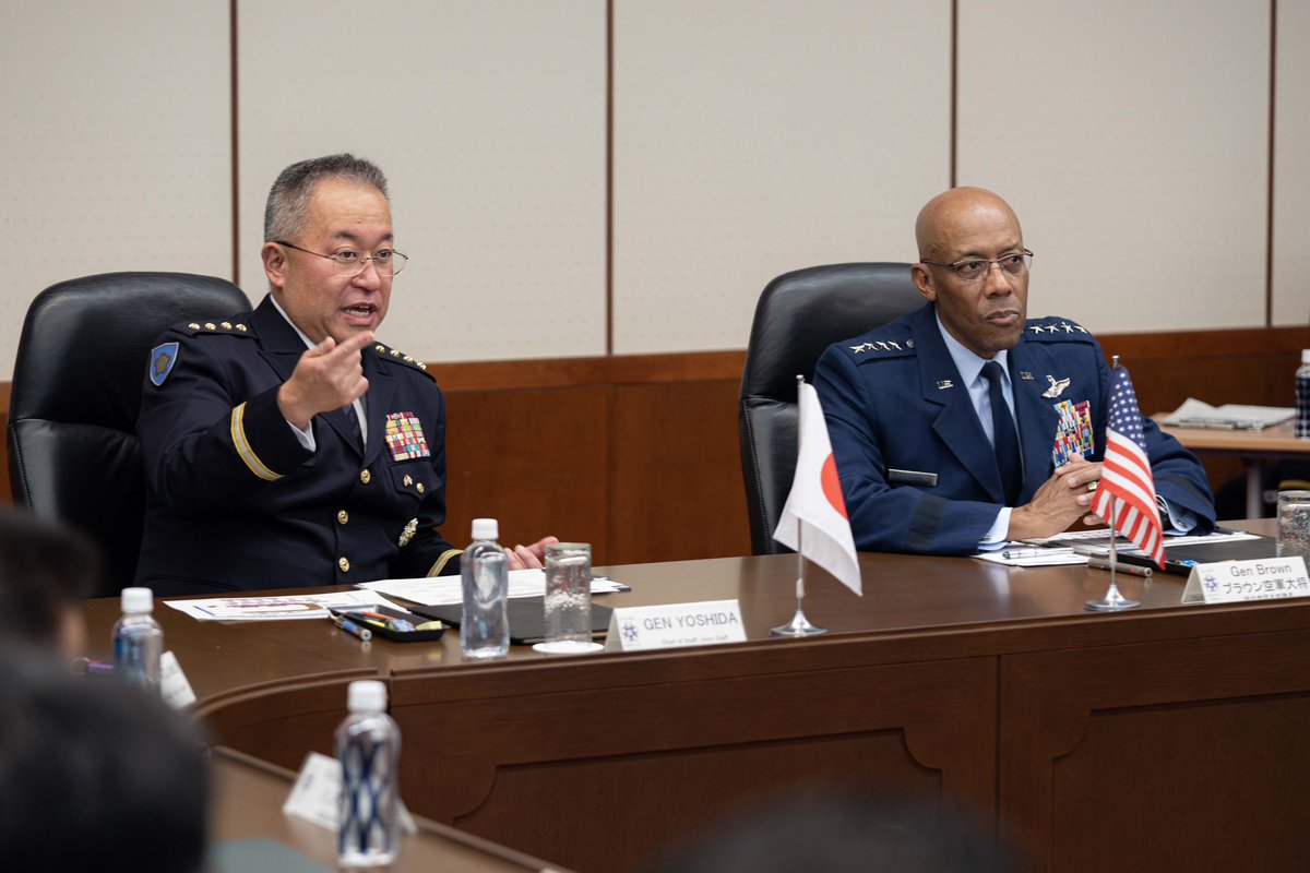 Chairman @GenCQBrownJr also met with his Japanese counterpart @JapanJointStaff General Yoshihide Yoshida today where the two discussed existing priorities as well as new ways to strengthen the U.S.-Japan #Alliance in the face of challenges to the rules based international order.