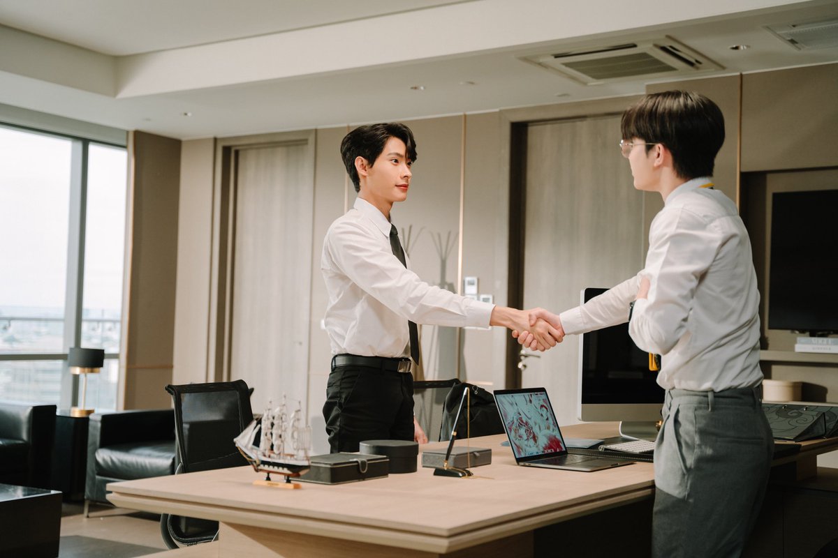 TutorKrp's tweet photo. หวังว่าจะได้ร่วมงานกันนะครับ พี่เจตนิพัทธ์
 #พี่เจตคนกลางEP1 https://t.co/k6oWuEgDmM