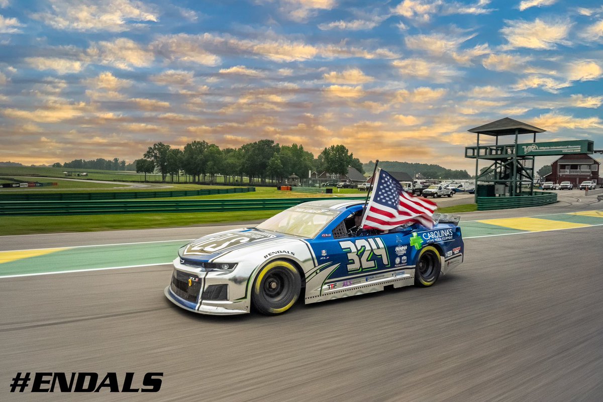 A huge thank you to all of the veterans who have shown their love for our country through your service! We greatly appreciate all that you have done to protect our freedoms!! … 📸 - @traddsphotos at @VIRNow … #Veterans #VeteransDay #GodBlessAmerica