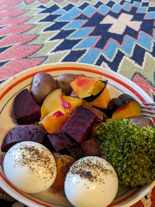 Breakfast before a long twitch stream today lol https://t.co/mDT7V83FZ6