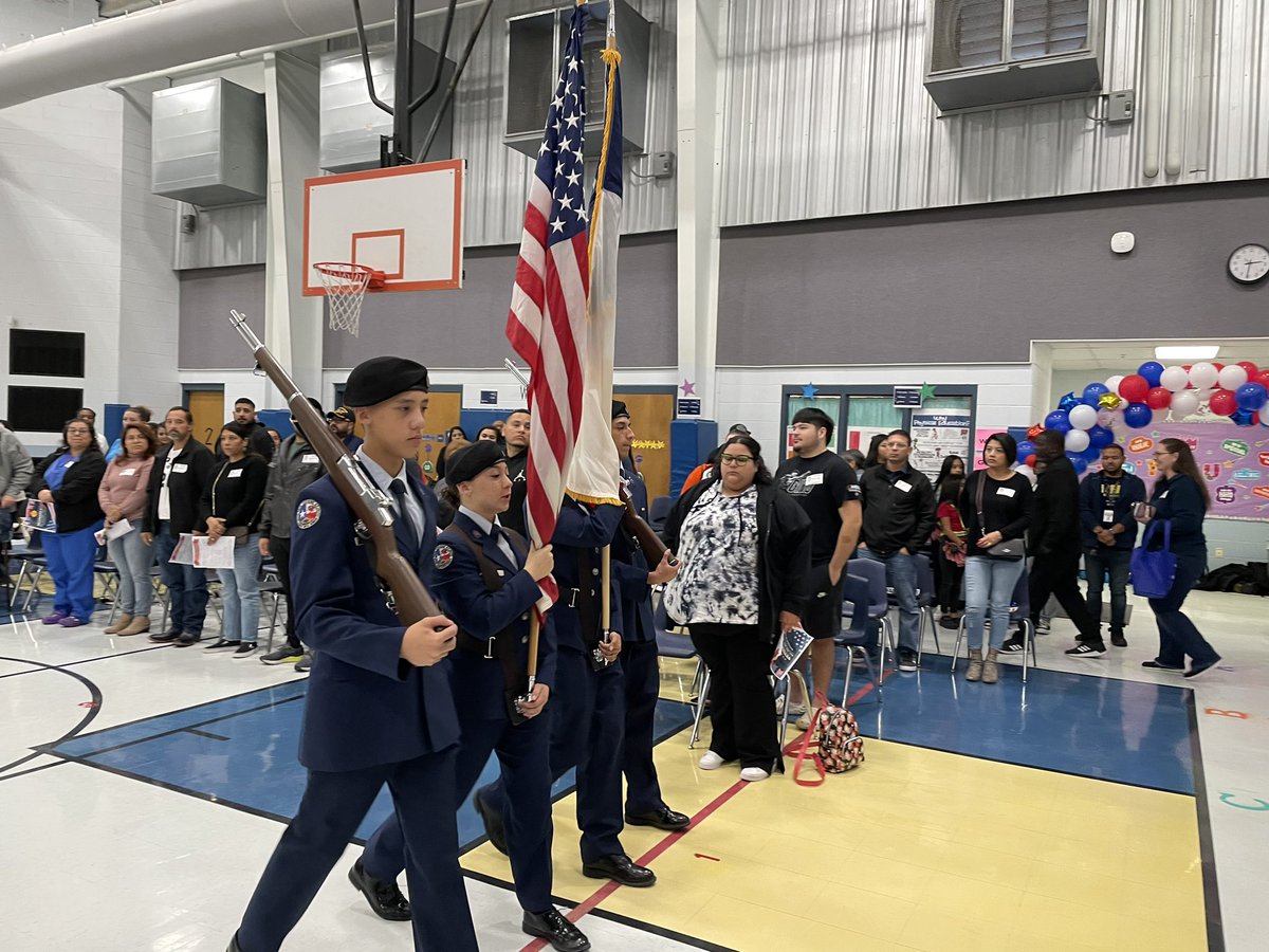 omlbrouse's tweet photo. Started my day celebrating Veterans at  @NISDMichael. Enjoyed listening to my father in law speak to my campus about his service in the Navy.  #VeteransDay #StarTeam https://t.co/HRGJHIuzxQ