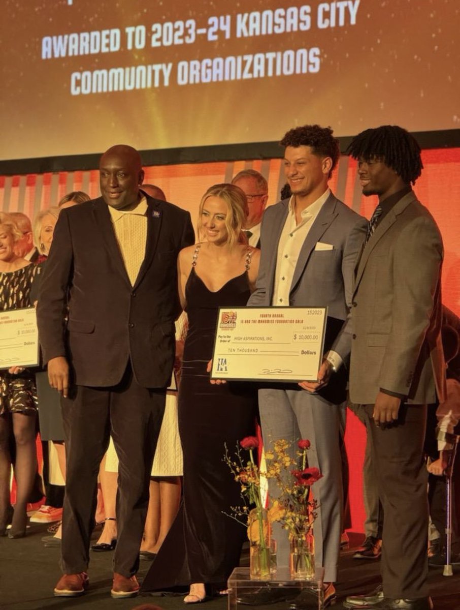 bigplayrayjay44's tweet image. Had a fun night at the 15 and the mahomies foundation event!!! Thank you @HAspirations for the opportunity. 
@PatrickMahomes #ChiefsKingdom #KansasCity