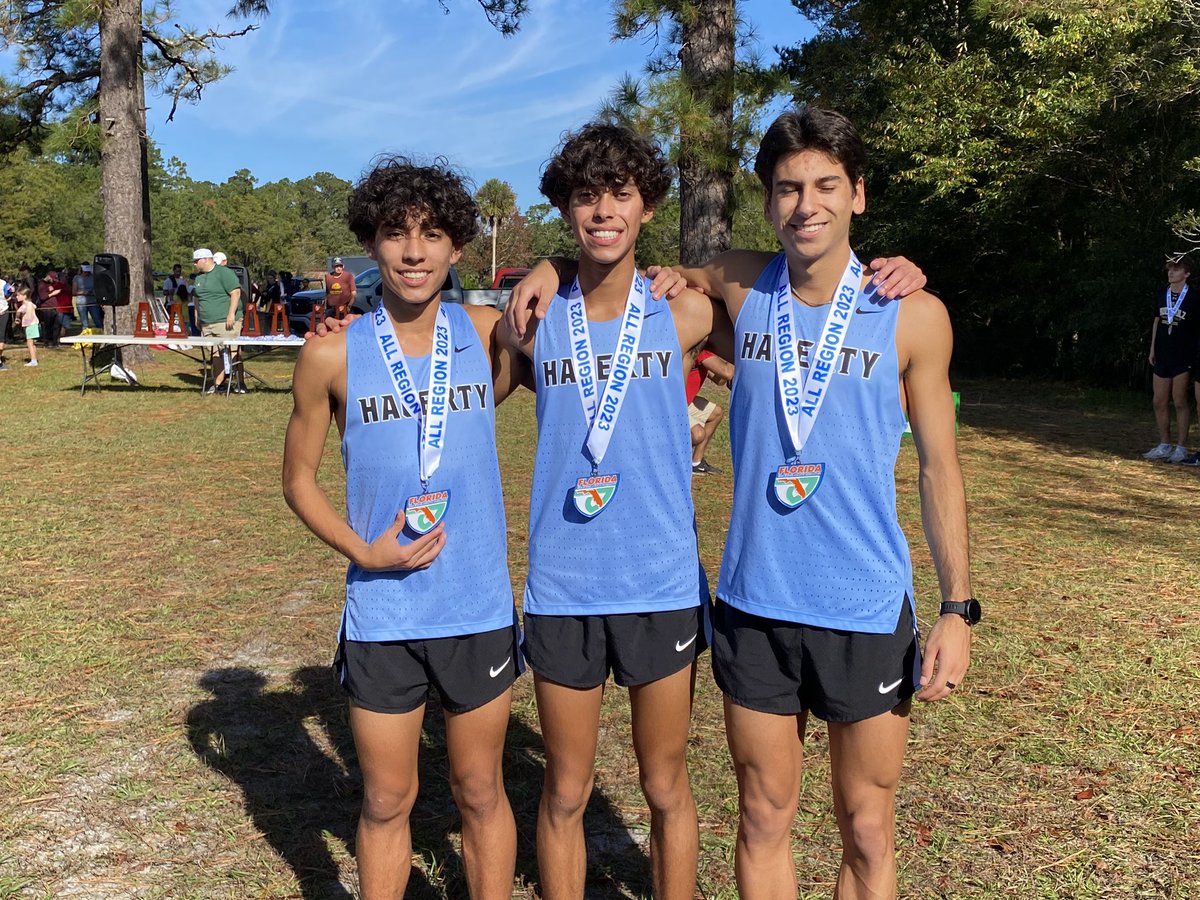 HagertySports's tweet photo. CC (B) - Jonathan Leon (2nd, 14:59), Gabe Abbate (10th, 15:50), and Jacob Leon (13th, 15:54) led the Huskies to a 3rd place finish at the 4AR1 Championships. Next stop for the team, the FHSAA State Finals!! https://t.co/WPuARcDadI