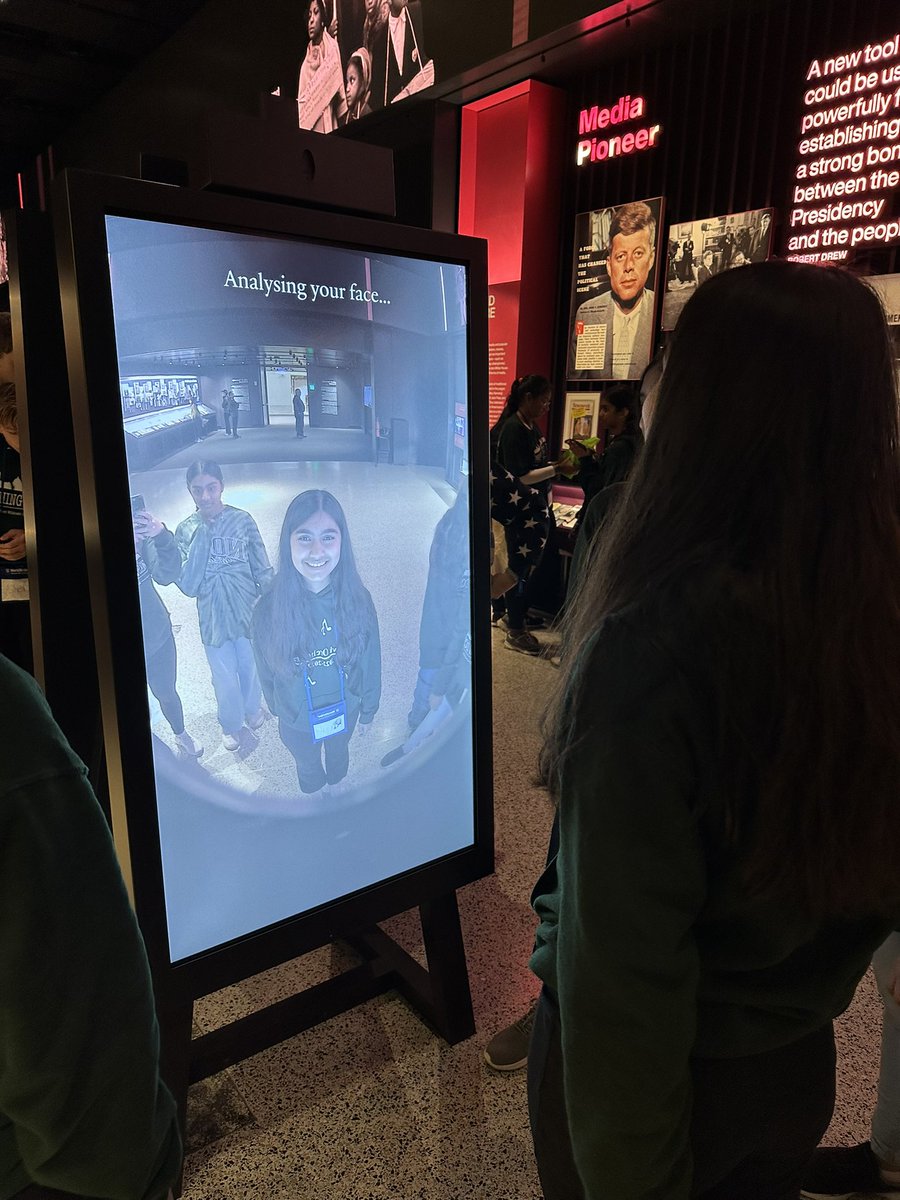 MsGallagher22's tweet photo. Bus 1 getting portraits at the Kennedy Center for Performing Arts
#NoviDC23 https://t.co/24Et2DJzgw