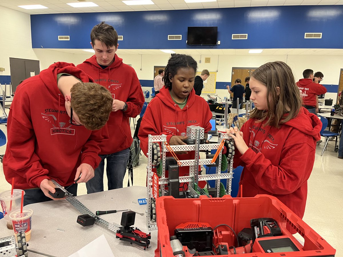 paynejt's tweet photo. ⁦@stewartscreekhs⁩ SCHS Robotics Team finishing in 3d place in White House League Match. https://t.co/VOYzSeDjBO