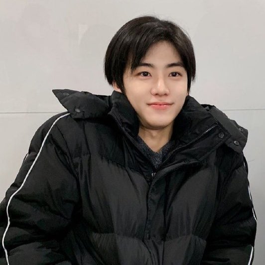 seeksten's tweet image. Please wears padded jackets when go out. Please keep warm and don’t catch a cold🫳🏻🫳🏻 love you♥️