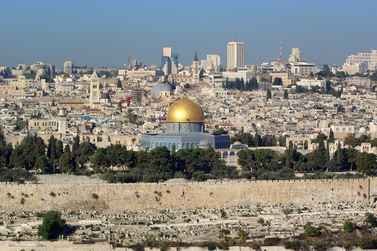 اللهم إنا نستودعك مدينة القدس 
          وأهلها وأمنها وأمانها 
  ليلها ونهارها ورجالها ونساءها 
              شبابها وأطفالها 
      فالودائع عندك لا تضيع 
#اللهم احفظها من مكرهم وشرهم