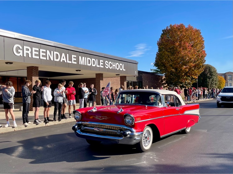 GreendaleLCSC's tweet photo. Beautiful day to celebrate and thank veterans on Veterans Day in a parade. ❤️🤍💙🇺🇸
#LawrenceburgLegacy #LburgHOPE #LburgUnity.  Go Tigers! https://t.co/3nP6wKpI2X