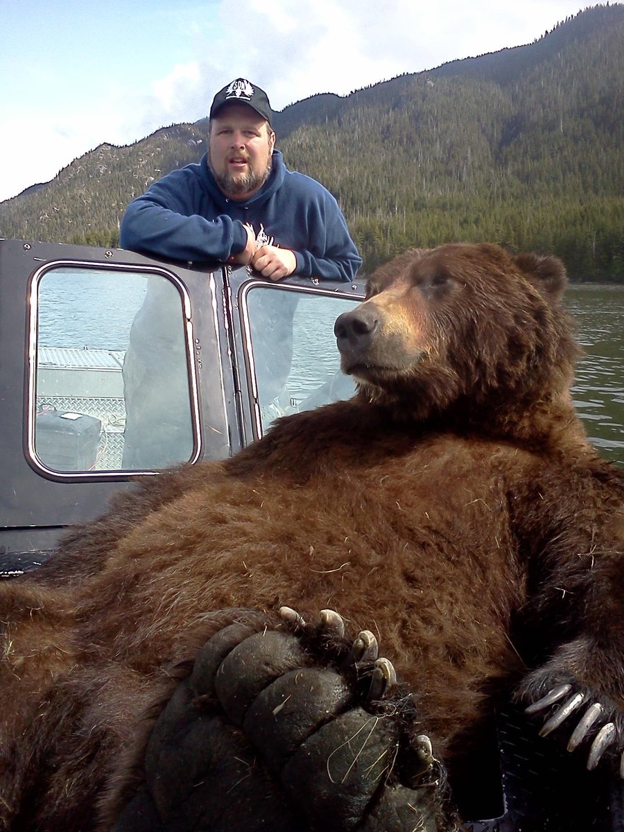 This grizzly bear was killed by 'public figure' Steve West. The biggest grizzly killed with a muzzleloader &amp; a B&amp;C record. They only kill for bragging rights. It can never be conservation. 🤬
#BanTrophyHunting  RT
<a href="/_Pehicc/">PehiccⓋ</a> <a href="/SARA2001NOOR/">Sara✌️💙🍉peaceFOReveryone</a> <a href="/Angelux1111/">Angel</a> <a href="/Gail7175/">WatchDominion.com Ⓥ</a> <a href="/DidiFrench/">Di Dee Ⓥ 🇦🇺 🇺🇦 🌻 🌊</a>