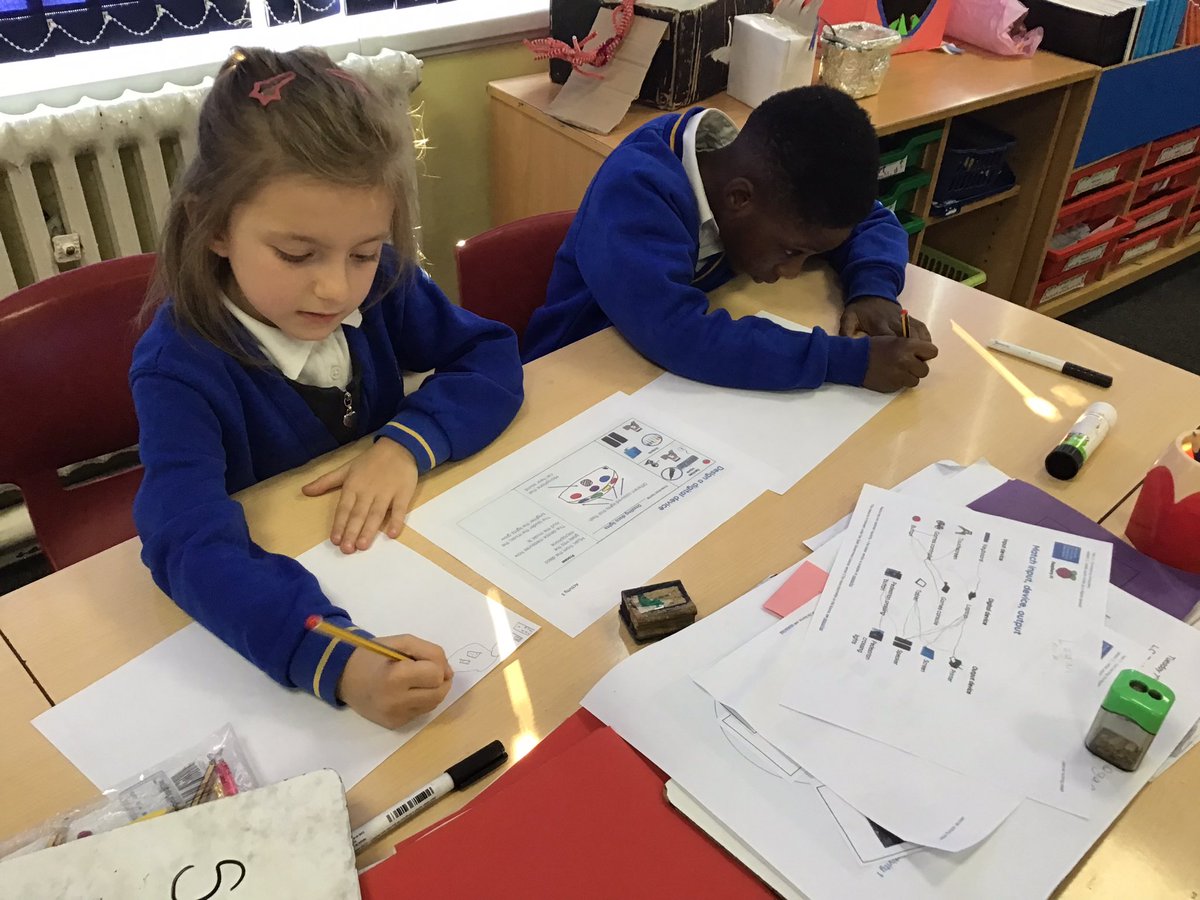 maryvalebham's tweet image. Computing in Year 3, we worked out which items are digital and non-digital #teachcomputing