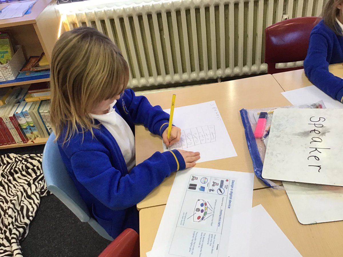 maryvalebham's tweet image. Computing in Year 3, we worked out which items are digital and non-digital #teachcomputing