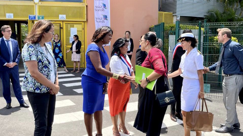 fadila_khattabi's tweet photo. Les personnes handicapées ne doivent plus avoir de chemin de vie tout tracé, y compris en établissements. 

Ce message, je suis venue le porter autour des thématiques de l'école et de l'emploi. La Réunion s'engage dans ce changement de paradigme et nous l'accompagnons. 🤝 https://t.co/UBOKLGarKh