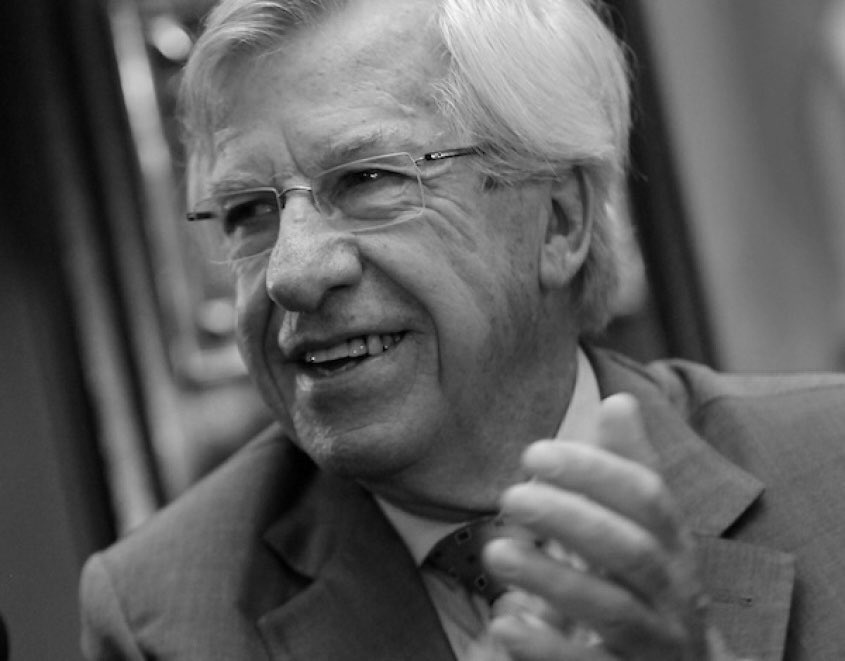 Ante fallecimiento del Cr. Danilo Astori, vaya un saludo a su familia, amigos y la colectividad del Frente Amplio. En la concordancia o disidencia, supo llevar adelante con compromiso la tarea de servidor público buscando mejorar la calidad de vida de todos los uruguayos. Q.E.P.D