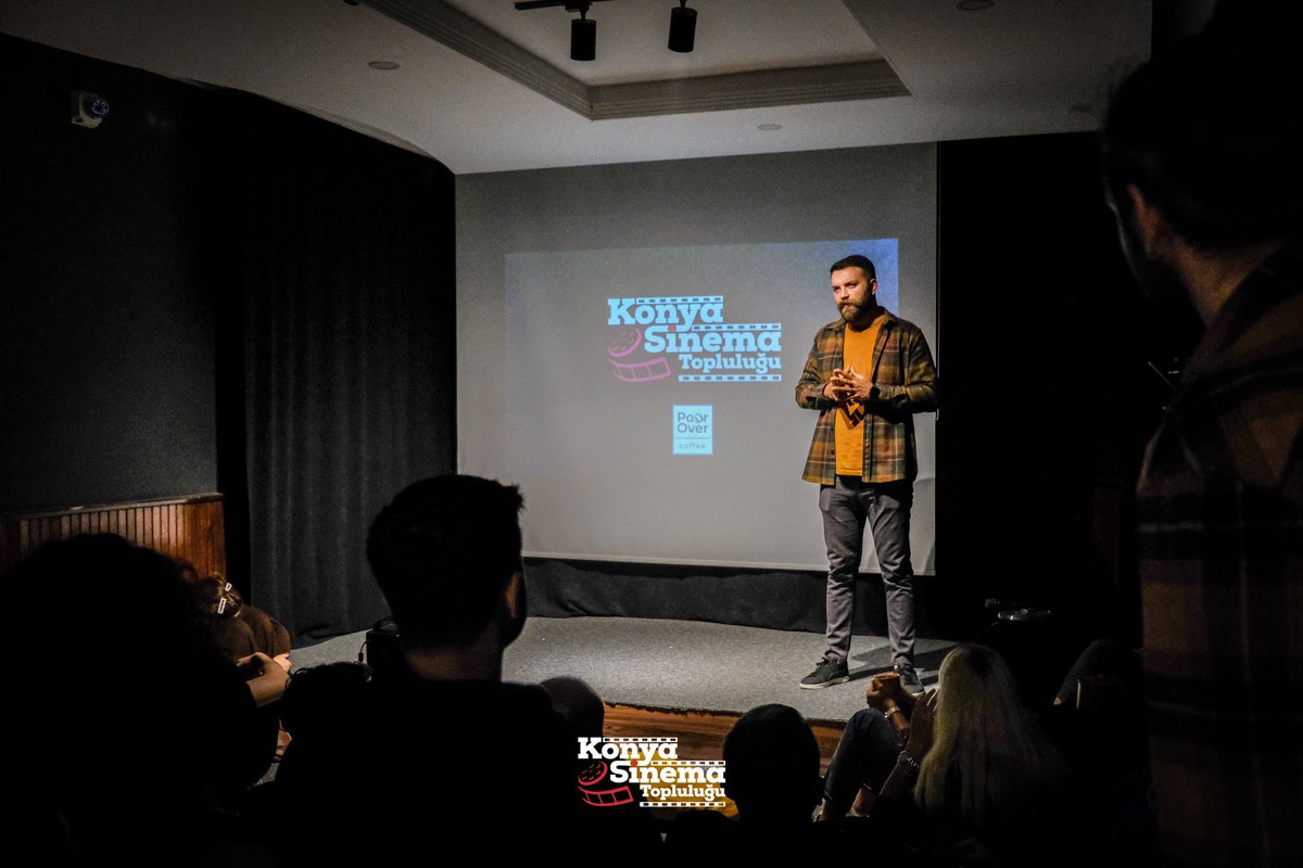 Konya Sinema Topluluğu olarak yeni dönem ilk gösterimimizi gerçekleştirdik. Filmimizi izleyip ardından Mehmet Ali Sevimli hocamızla çok güzel bir söyleşi gerçekleştirdik. İlginiz ve desteğiniz için teşekkür ederiz.
24 Kasım'da tekrar görüşmek üzere.

#konyasinematopluluğu #sinema