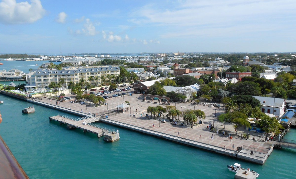 #keywest #flkeys #ilovekeywest #lovefl #conchrepublic #oldtownmanor #mallorysquare