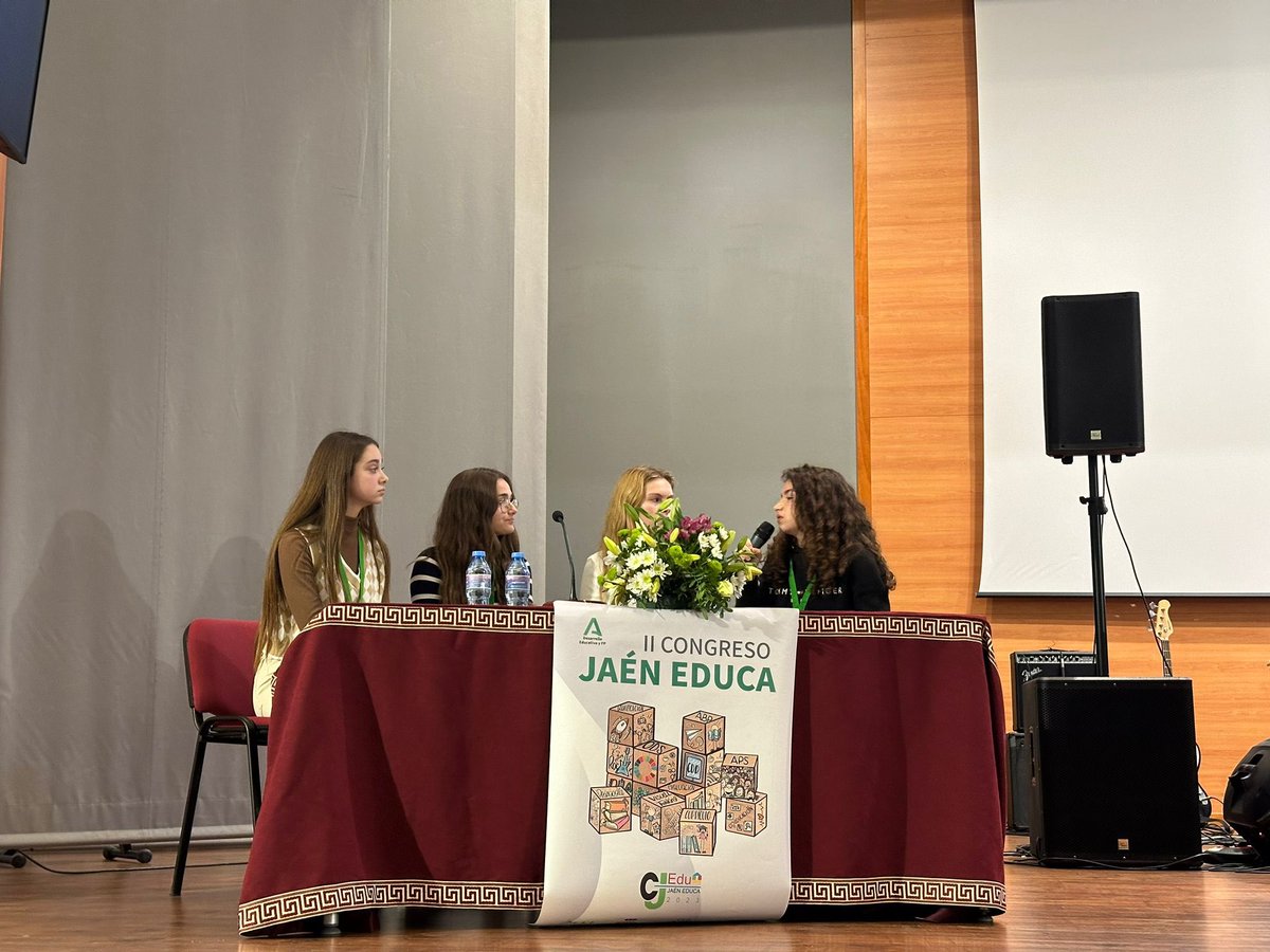 Arrancamos el Congreso #IIJaénEduca con la intervención de las alumnas del IES Iulia Salaria de Sabiote. 👏🏻👏🏻👏🏻👏🏻