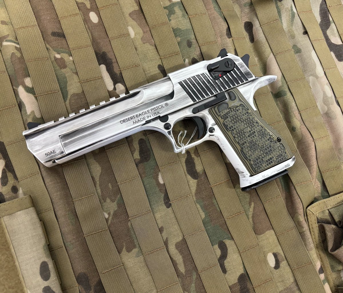 FloridaGunsFL's tweet photo. #DesertEagle 50AE White Distressed
#GunsandRange #50AE #Firearms #BoomBoom #WestPalmBeach #Ammo #Ammo50AE https://t.co/TxtnYn3mto