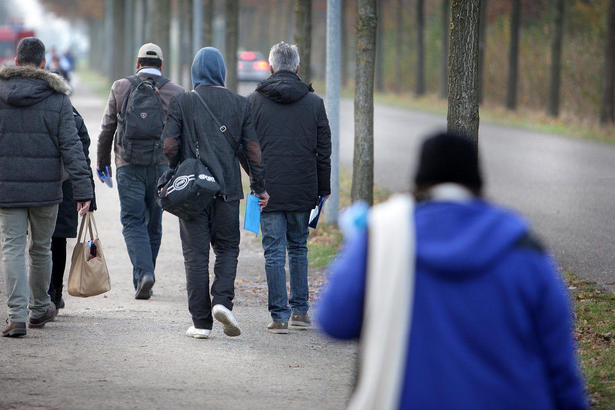 Op dit moment wachten ruim 42.000 aanvragers in de algemene asielprocedure en bijna 26.000 nareizigers op een beslissing van de IND (per 31-10). Ondanks dat wij meer aanvragen behandelen dan waarop ingericht, loopt de wachttijd voor aanvragers op. 👉bit.ly/3FRjuBt